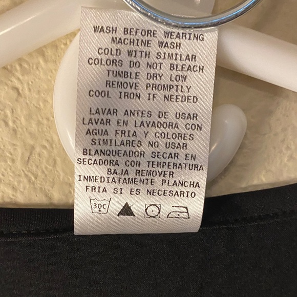 Disney Black Branded Scrub Uniform Top Apparel Tag - Picture 8 of 8